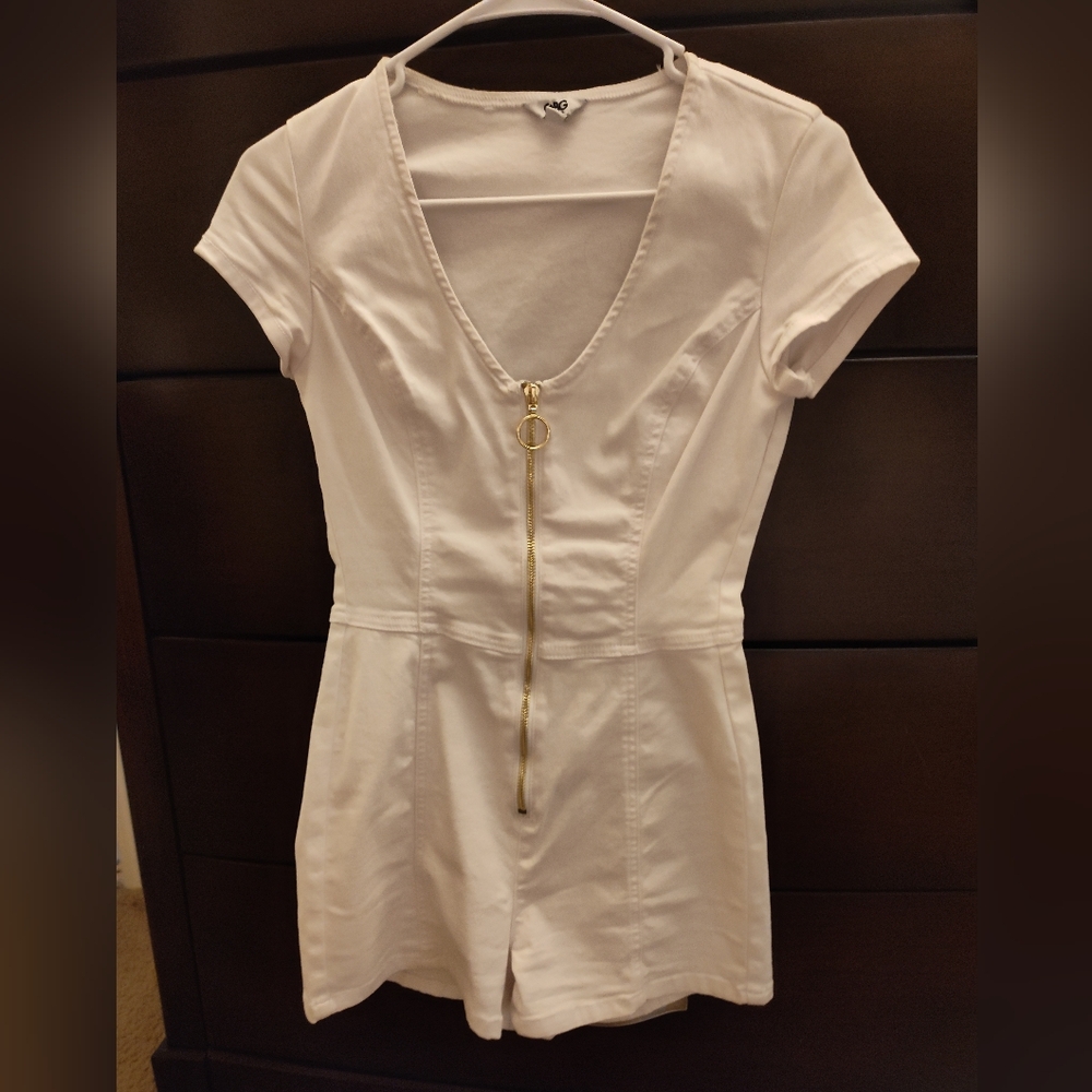 White shorts romper with gold zipper detail up the front. GBG size xs